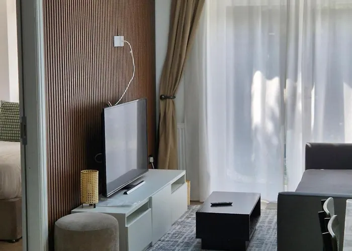 Bankwell Street Two Bedroom -Apartment With Parking